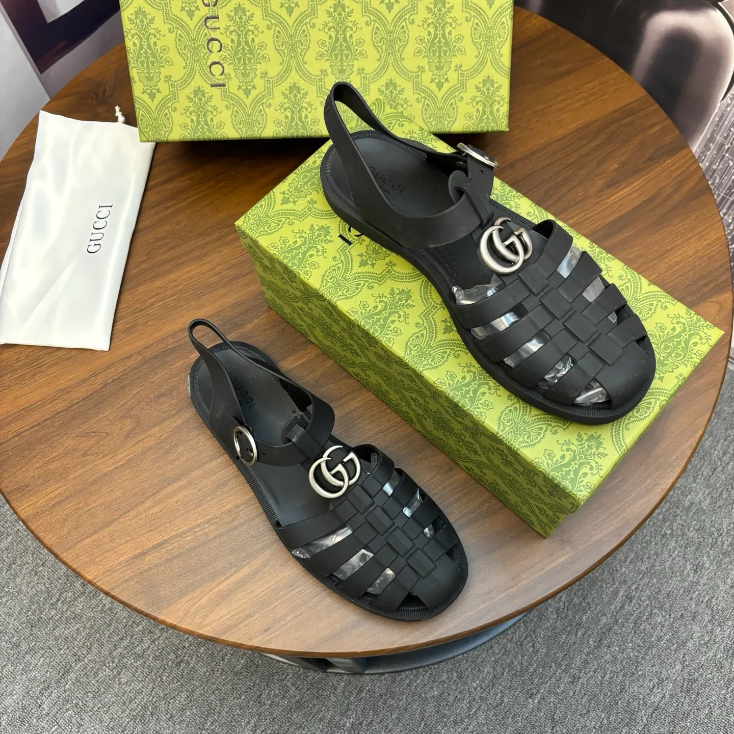 Men's shoes 260💰 [Gucci] Counter quality, top-quality original goods, real photos! Original TPU material, fine workmanship, comfortable; genuine 1:1 replica Size: 36 ~ 46